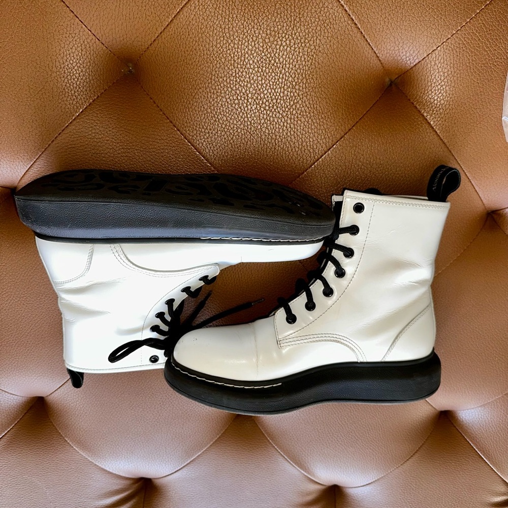 Alexander McQueen White Leather Combat Boots Lace Up Round Toe EU 37 | US 6.5 7 - Picture 3 of 10